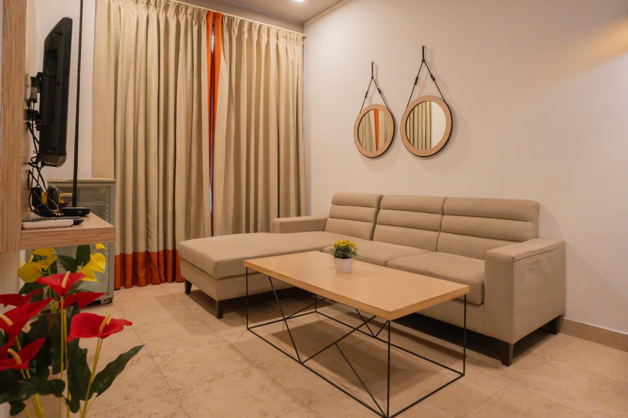 Ahuja Residency Parklane Hotell Gurgaon Exteriör bild