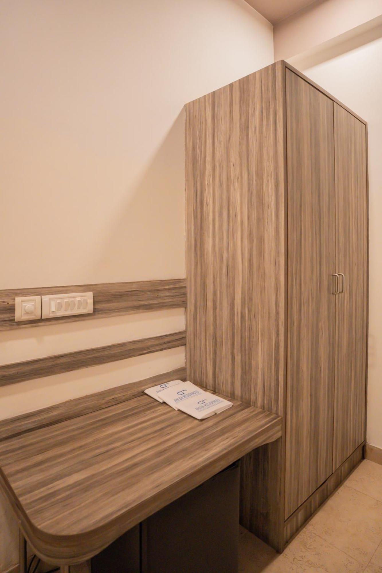 Ahuja Residency Parklane Hotell Gurgaon Exteriör bild