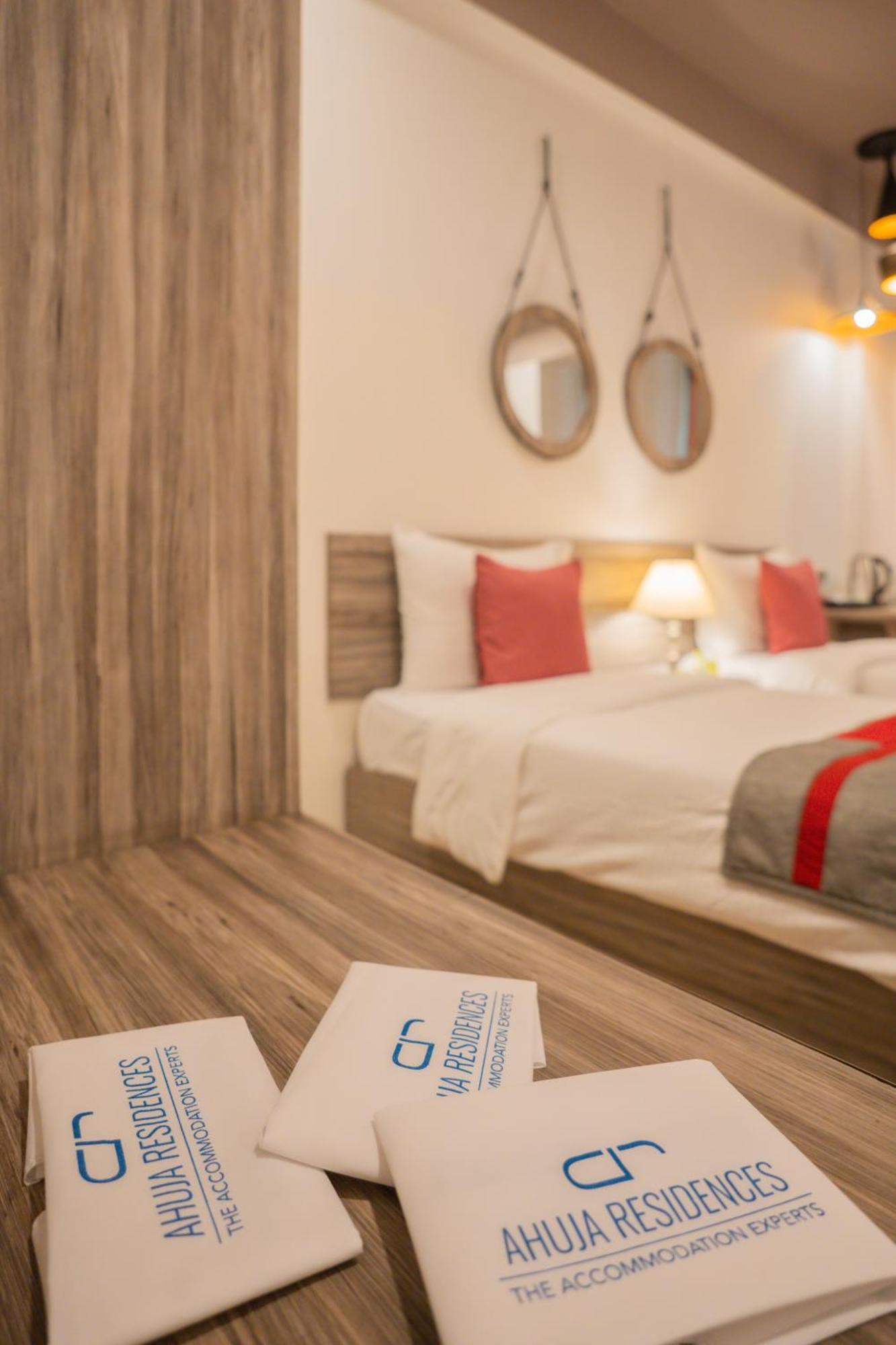 Ahuja Residency Parklane Hotell Gurgaon Exteriör bild