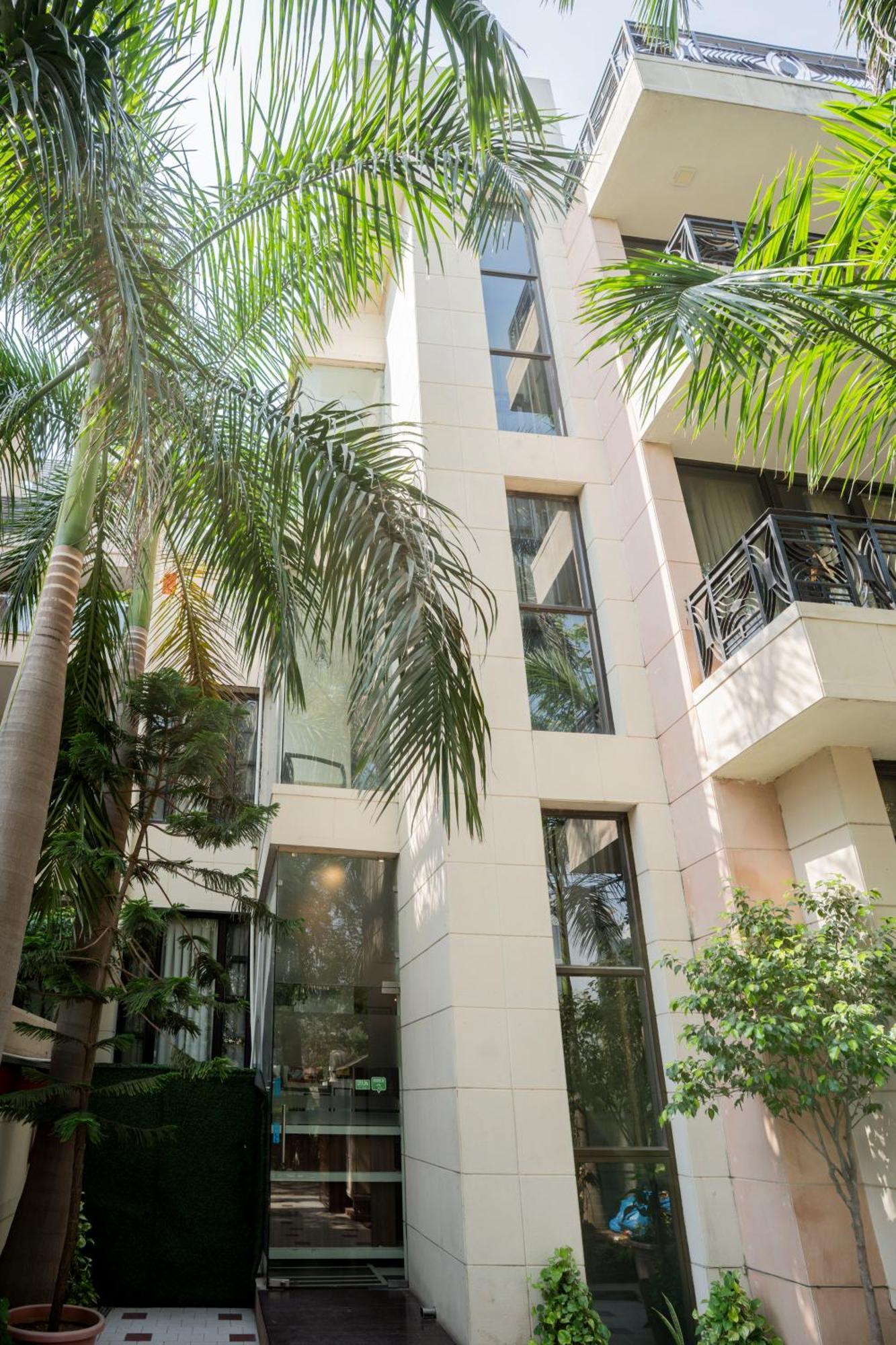 Ahuja Residency Parklane Hotell Gurgaon Exteriör bild