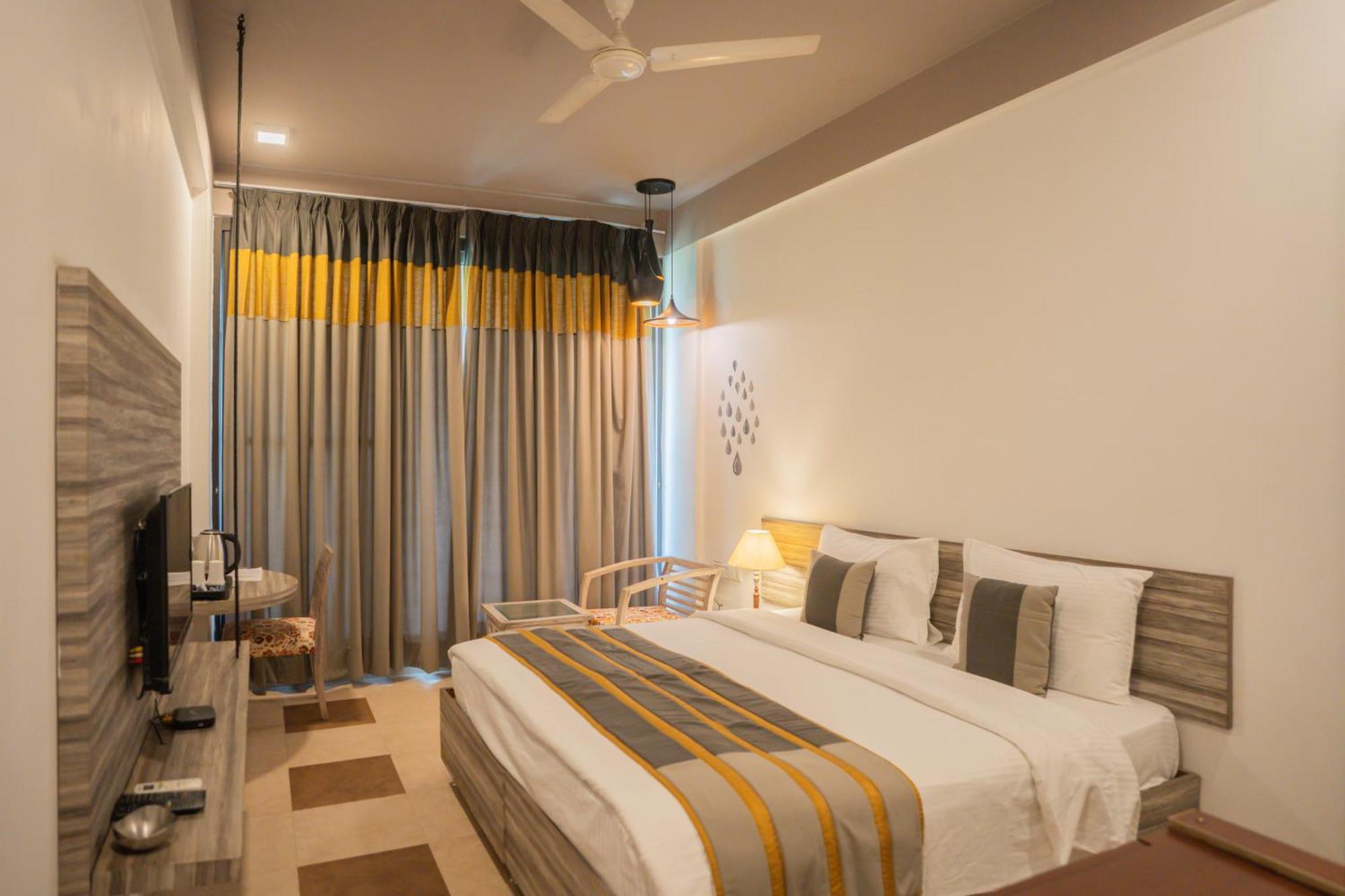 Ahuja Residency Parklane Hotell Gurgaon Exteriör bild
